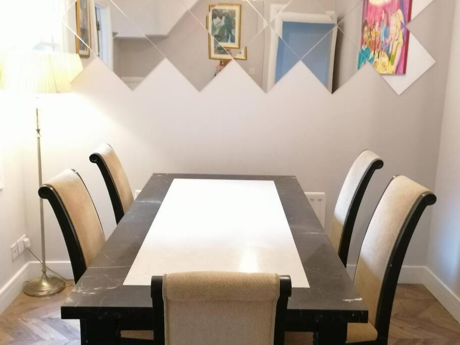 Stunning 3 Bedroom Townhouse In The Heart Of City Belfast Exterior foto